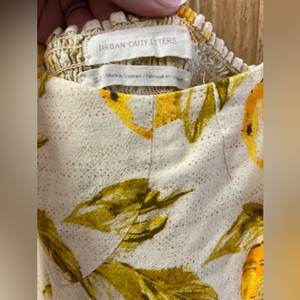 Urban Outfitters Short Linen sundress Size Small With Lemon print - Picture 10 of 11
